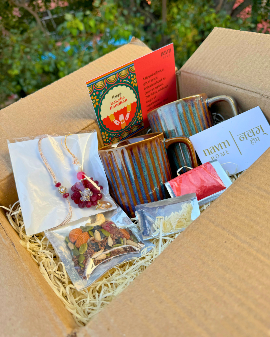 Rakhi with Sneh – Bhai Bhabhi Gift Box (Golden Glow)