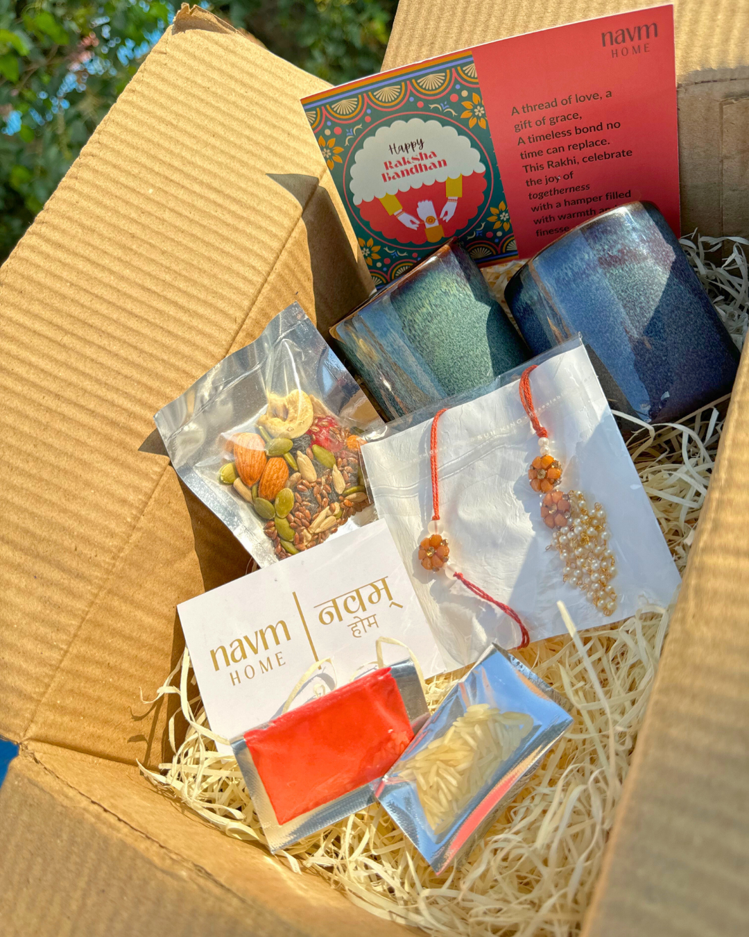 Rakhi with Anand – Bhai Bhabhi Gift Box (Gulaabi)